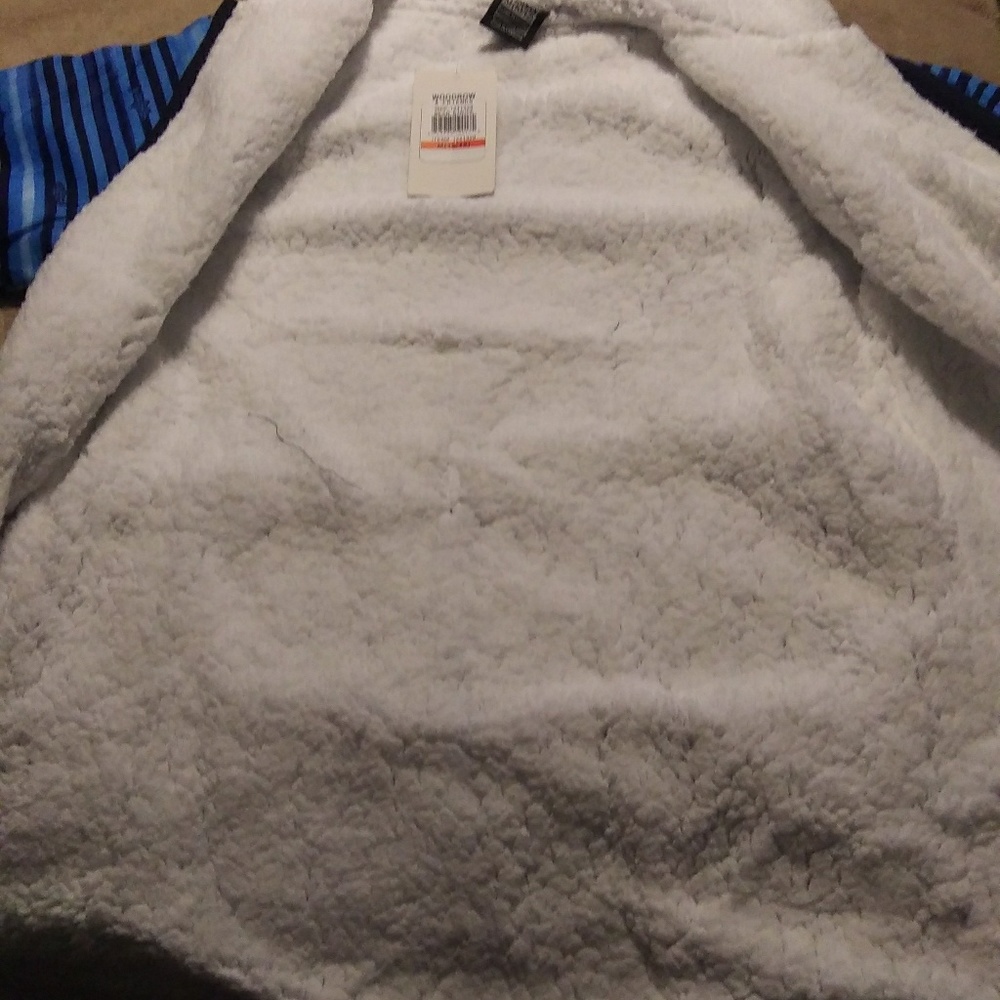 Robe - Picture 6 of 8